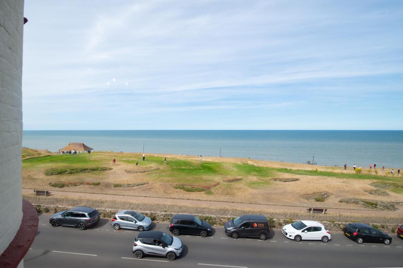 Cliftonville Hotel Cromer Buitenkant foto