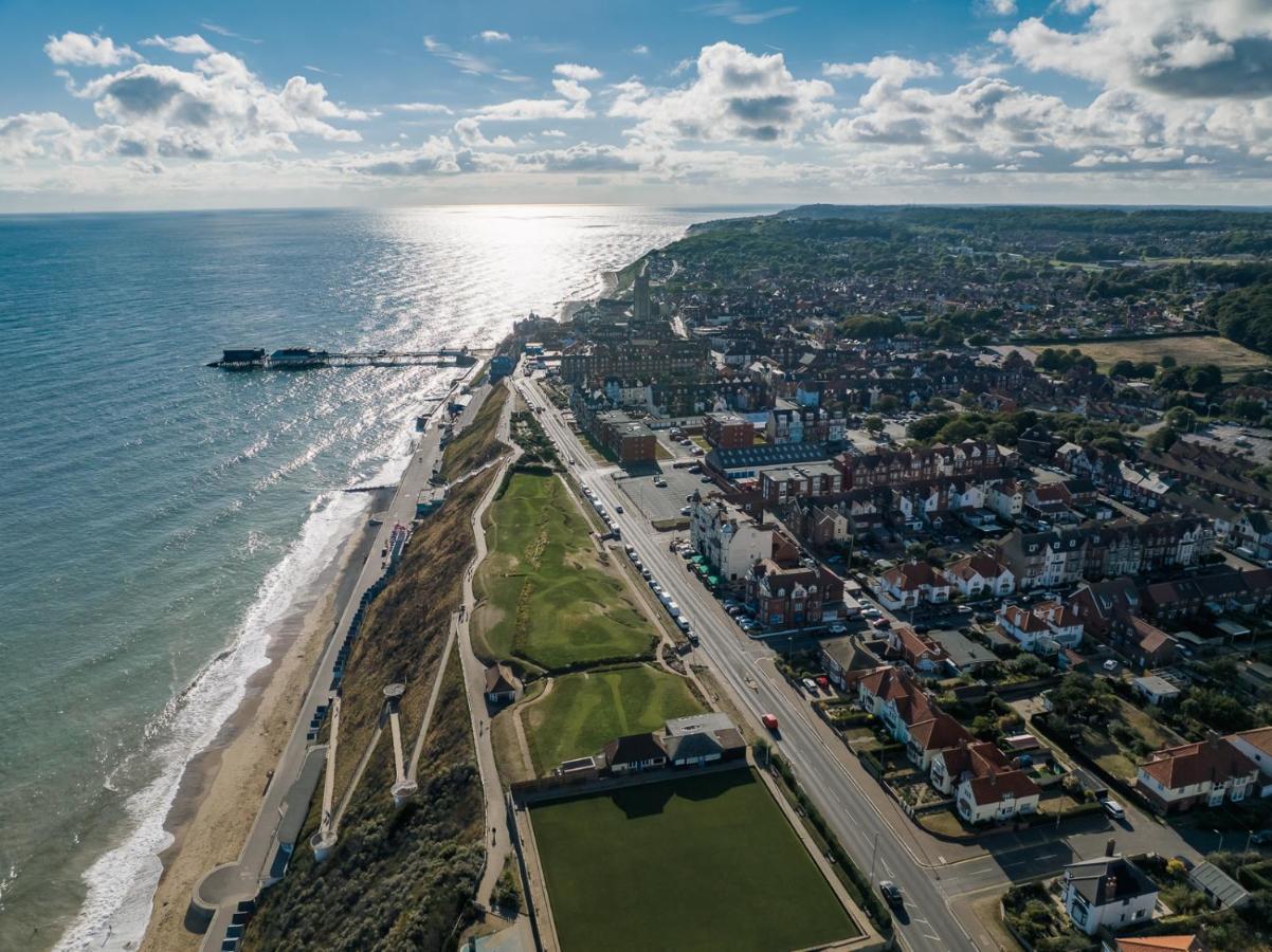 Cliftonville Hotel Cromer Buitenkant foto